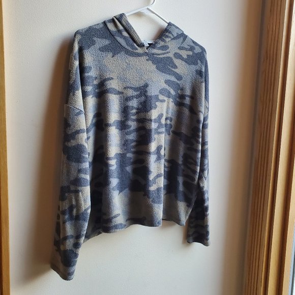 Gaze Camouflaged Cropped Fleece Hooded Sweatshirt - Picture 2 of 11